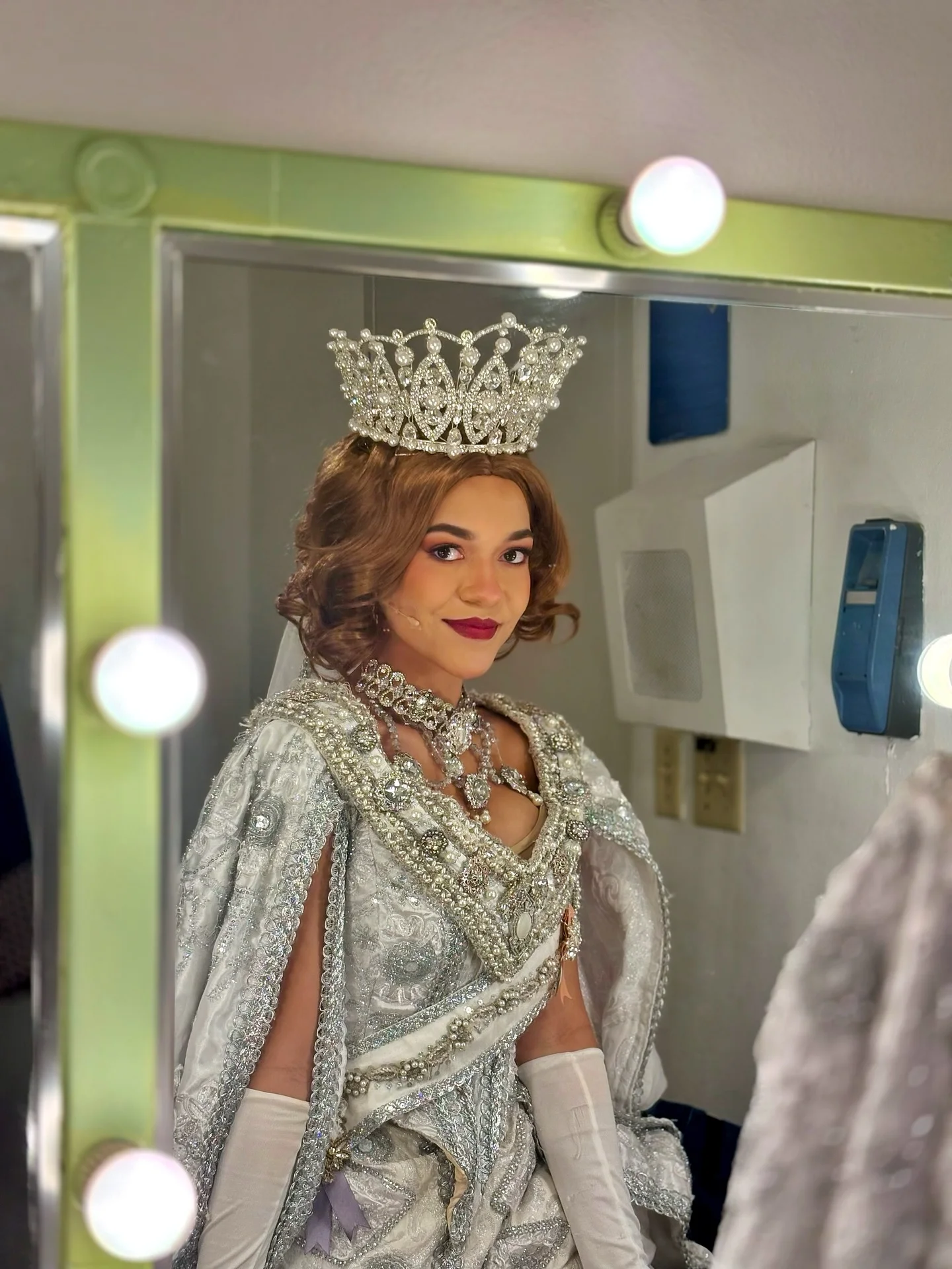 Janice Junek como la Zarina en Anastasia