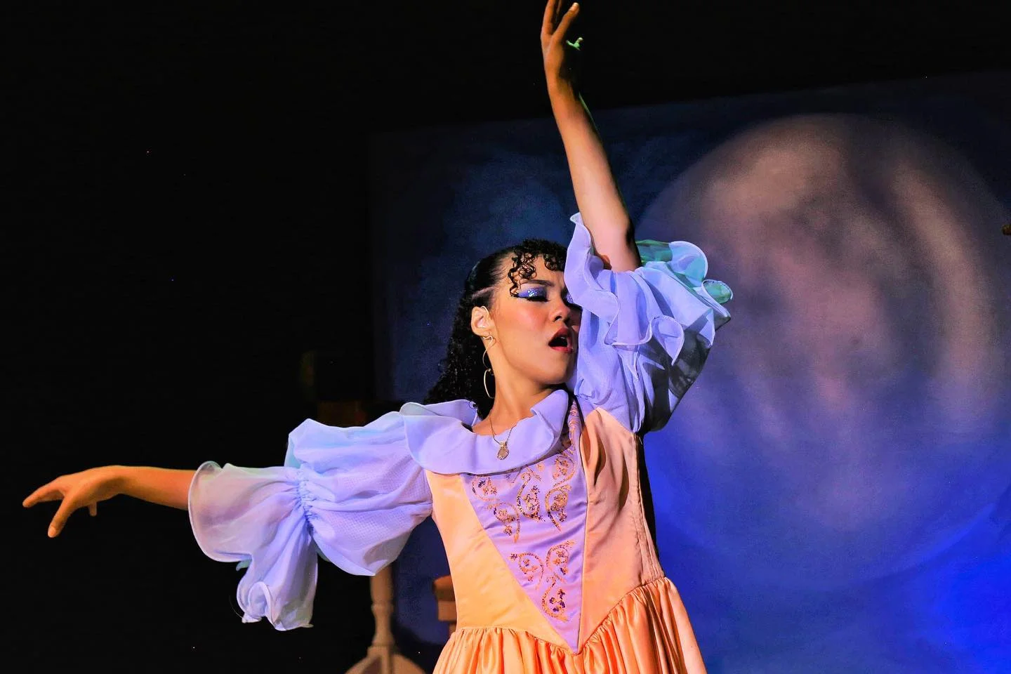 Janice Junek como Luisa en The Fantasticks